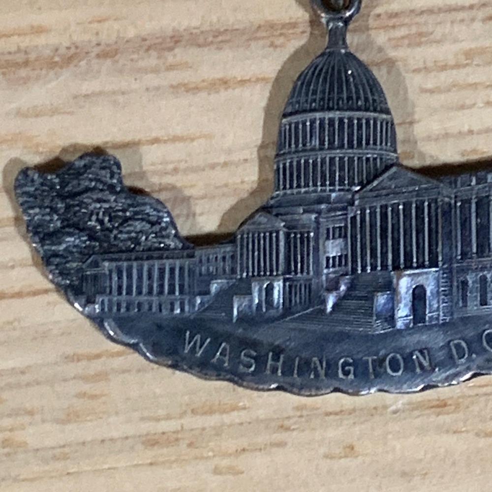 Vintage US Capitol Building Charm Washington DC Silver Tone Souvenir - Picture 2 of 5